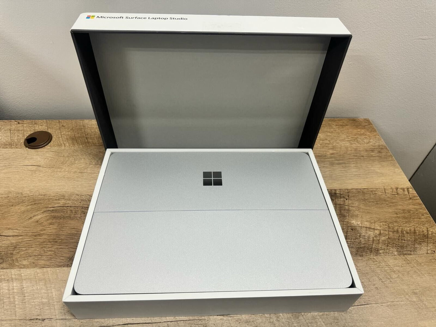 Microsoft Surface Laptop Studio 14.4" Touch i7-11700 16/512GB GeForceRTX 3050 Ti