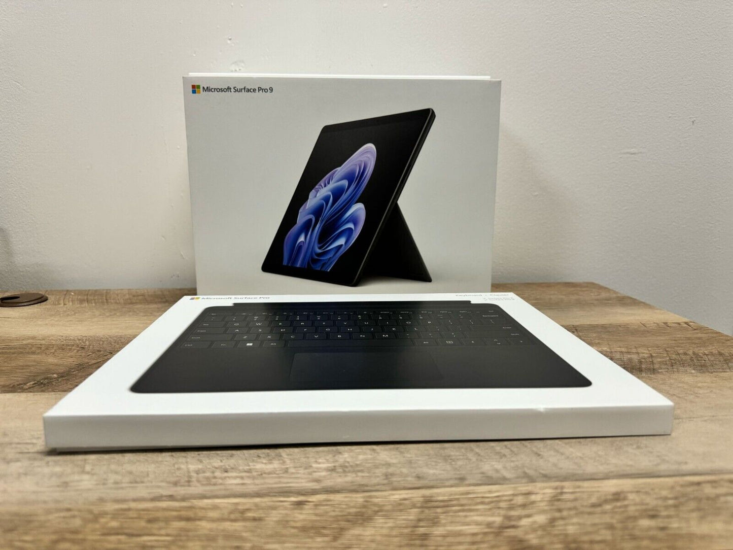 Microsoft Surface Pro 9 13" Tablet i5 12th Gen 16GB/256GB) + Keyboard