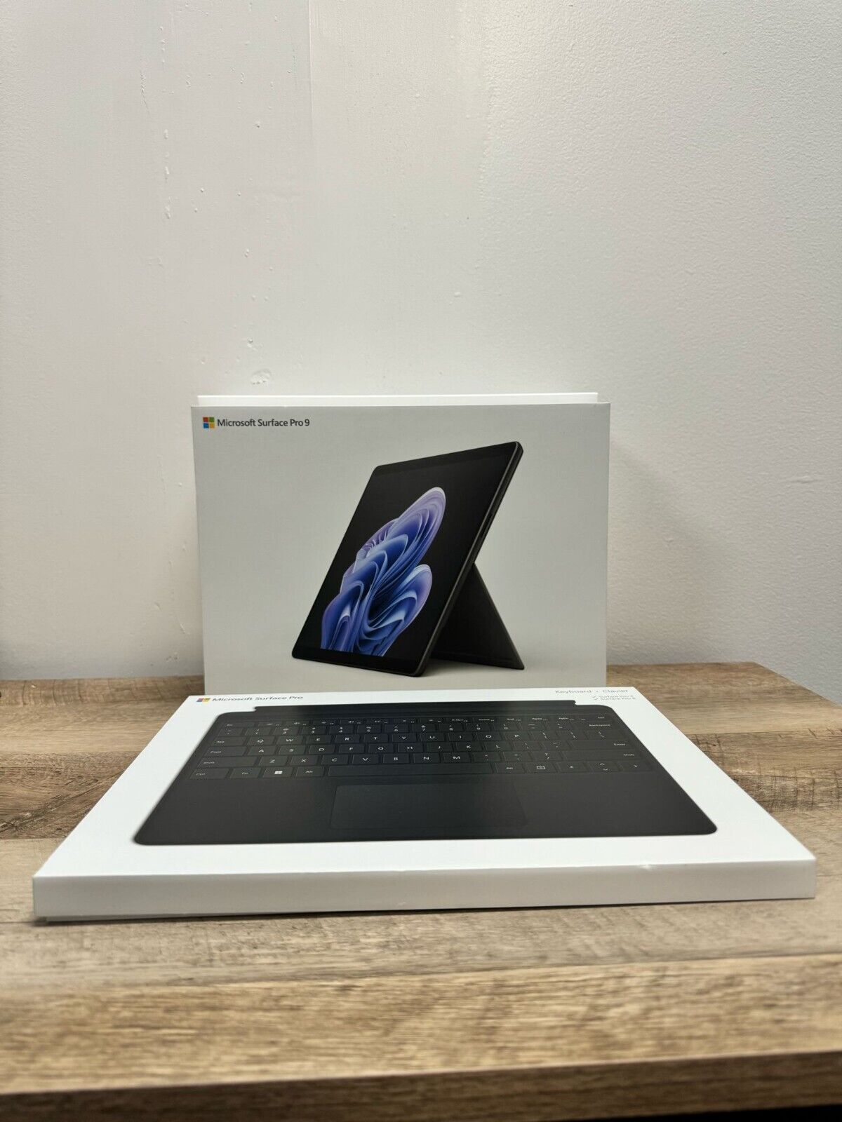 Microsoft Surface Pro 9 13" Tablet i5 12th Gen 16GB/256GB) + Keyboard