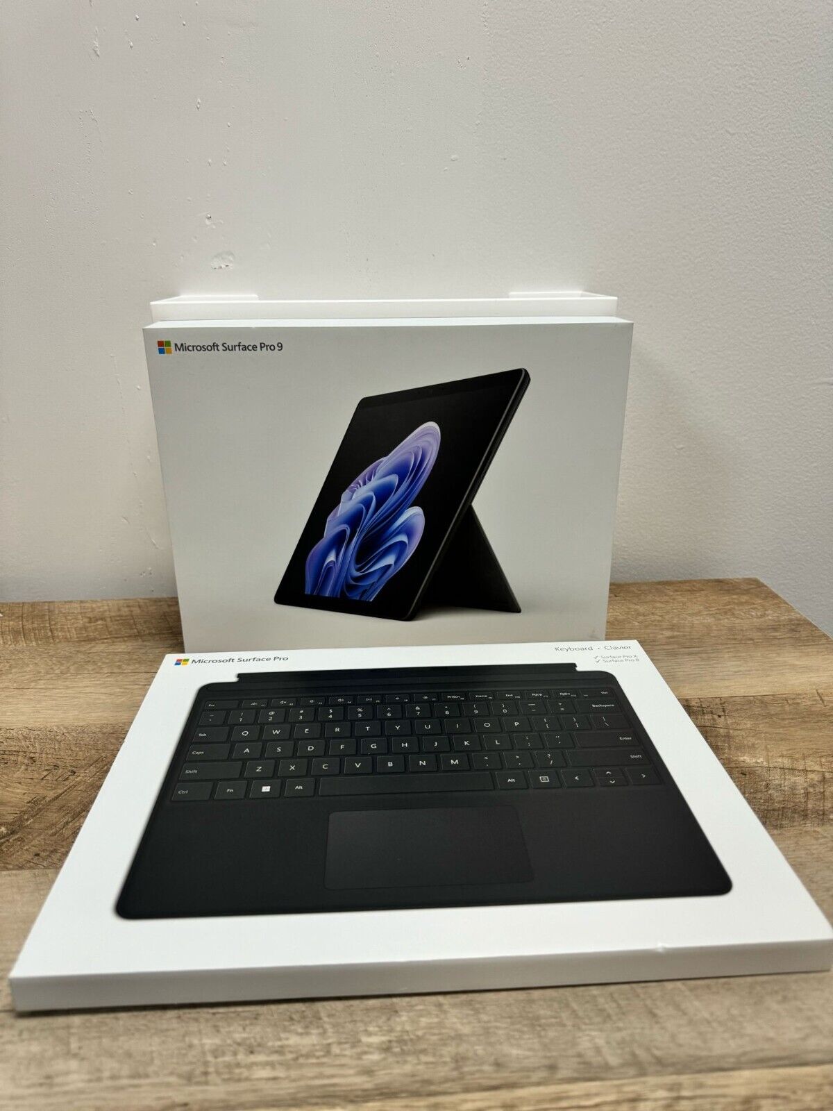 Microsoft Surface Pro 9 13" Tablet i5 12th Gen 16GB/256GB) + Keyboard